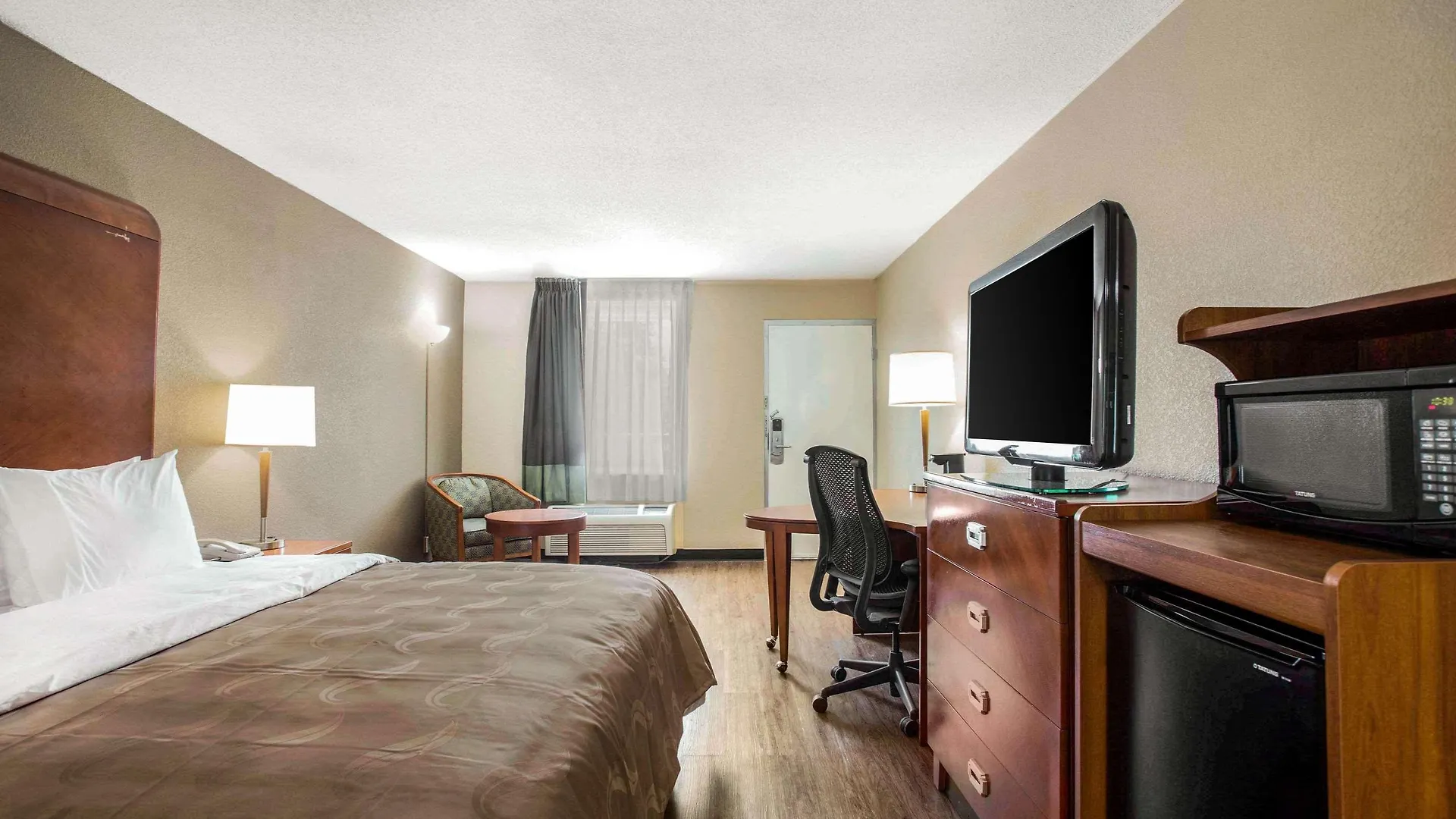Quality Inn & Suites University Area Charlotte 2*,  Estados Unidos