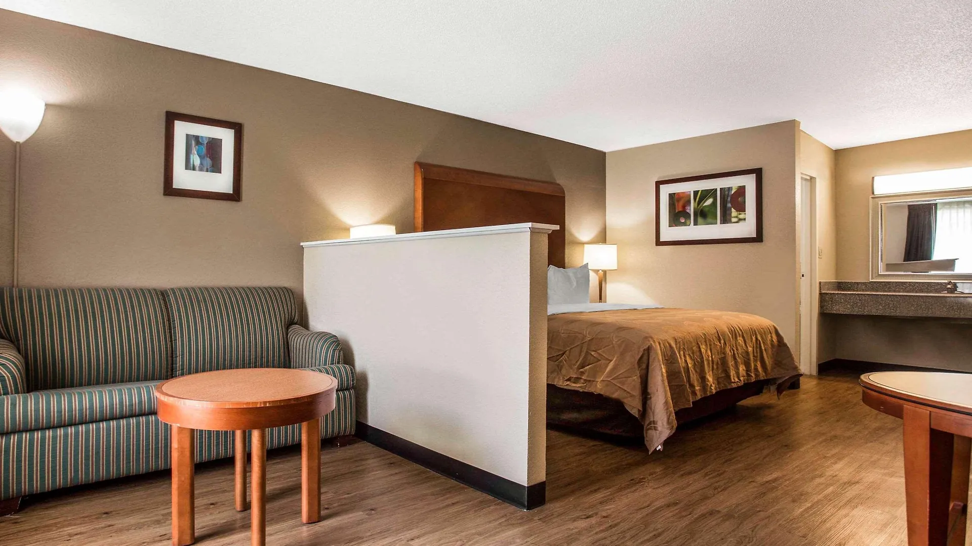 Quality Inn & Suites University Area Charlotte 2*,